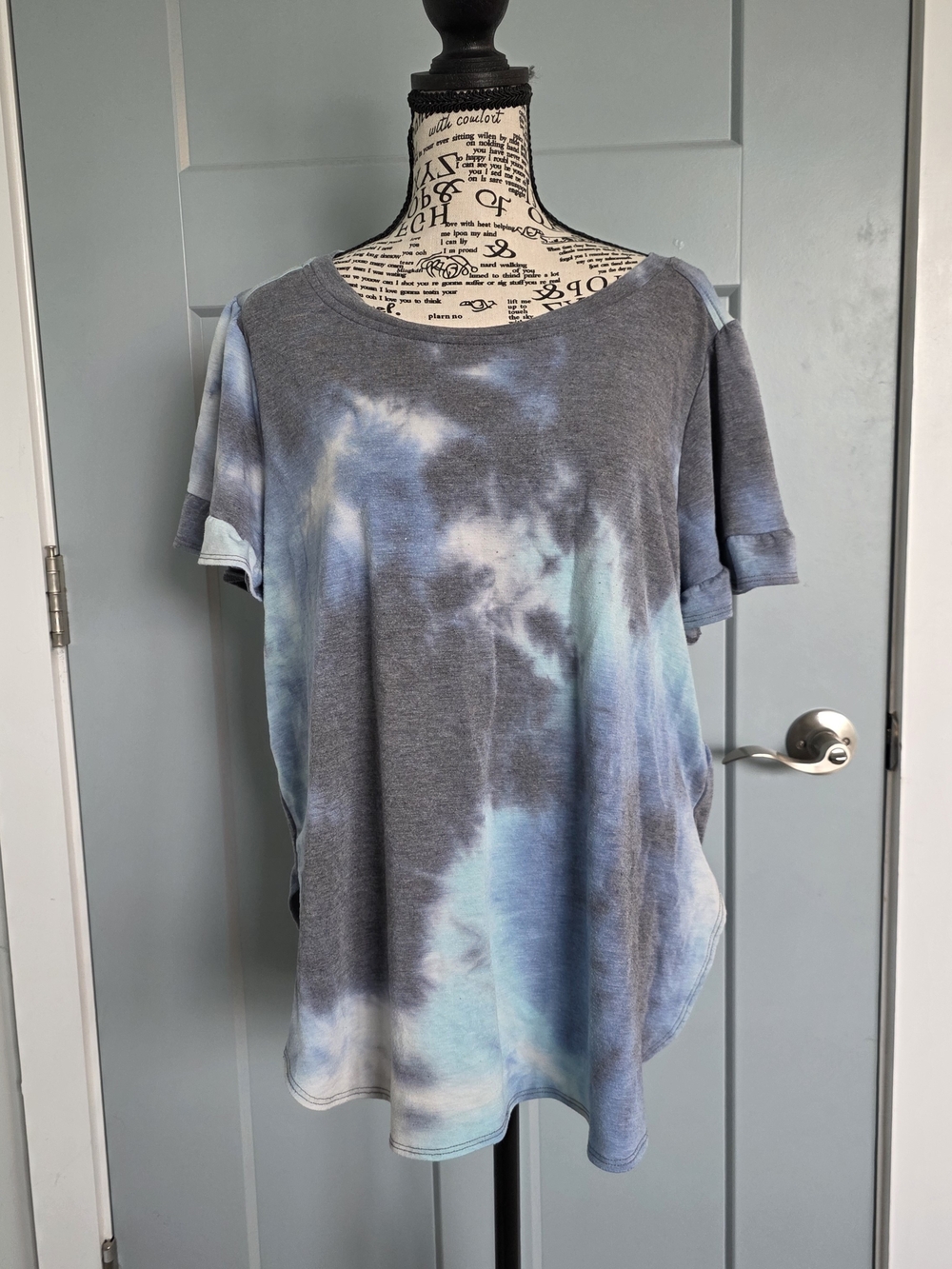 Crown & Ivy Tie Dye Flutter Ruffle Sleeve Top XL Blue Gray Flowy Knit Tee